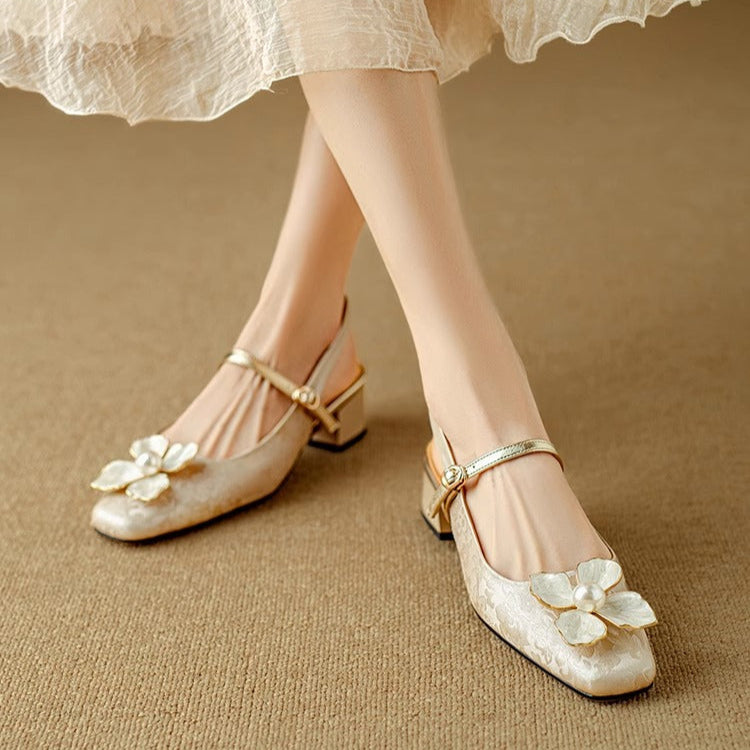 Gyllinúnubrúðaðir hælaskór með slingback-stíl hugmynd