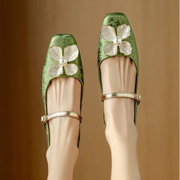 Gyllinúnubrúðaðir hælaskór með slingback-stíl hugmynd