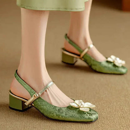 Gyllinúnubrúðaðir hælaskór með slingback-stíl hugmynd