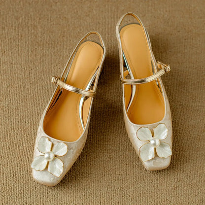 Gyllinúnubrúðaðir hælaskór með slingback-stíl hugmynd