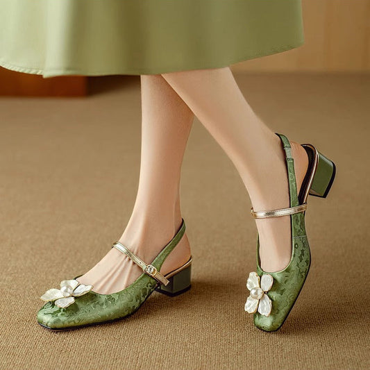 Gyllinúnubrúðaðir hælaskór með slingback-stíl hugmynd
