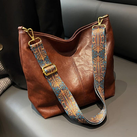 Clara - Elegant axlabakki með mikla rúmtak